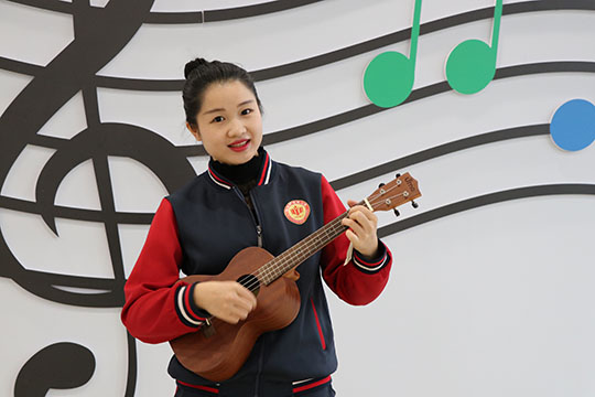 音乐老师黄秋静.jpg