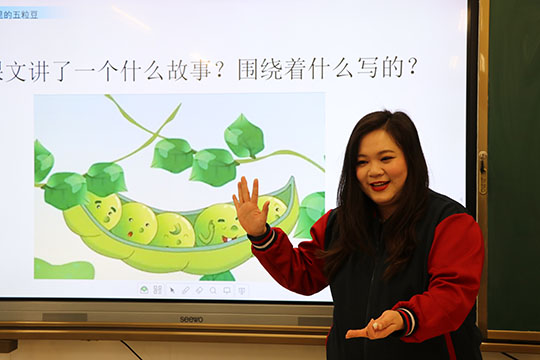 语文老师莫显菲.jpg