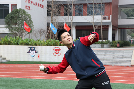 体育老师崔中兴.jpg