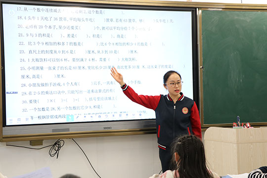 数学老师莫莉.jpg