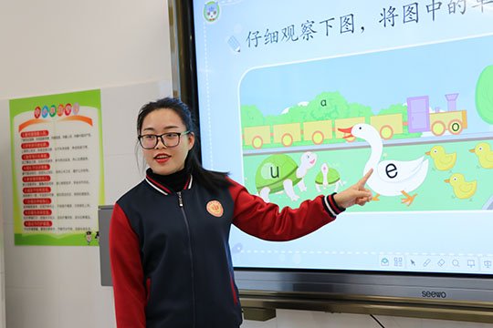 语文老师黄梦婷.jpg