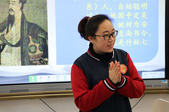 语文老师黄佳婧.jpg